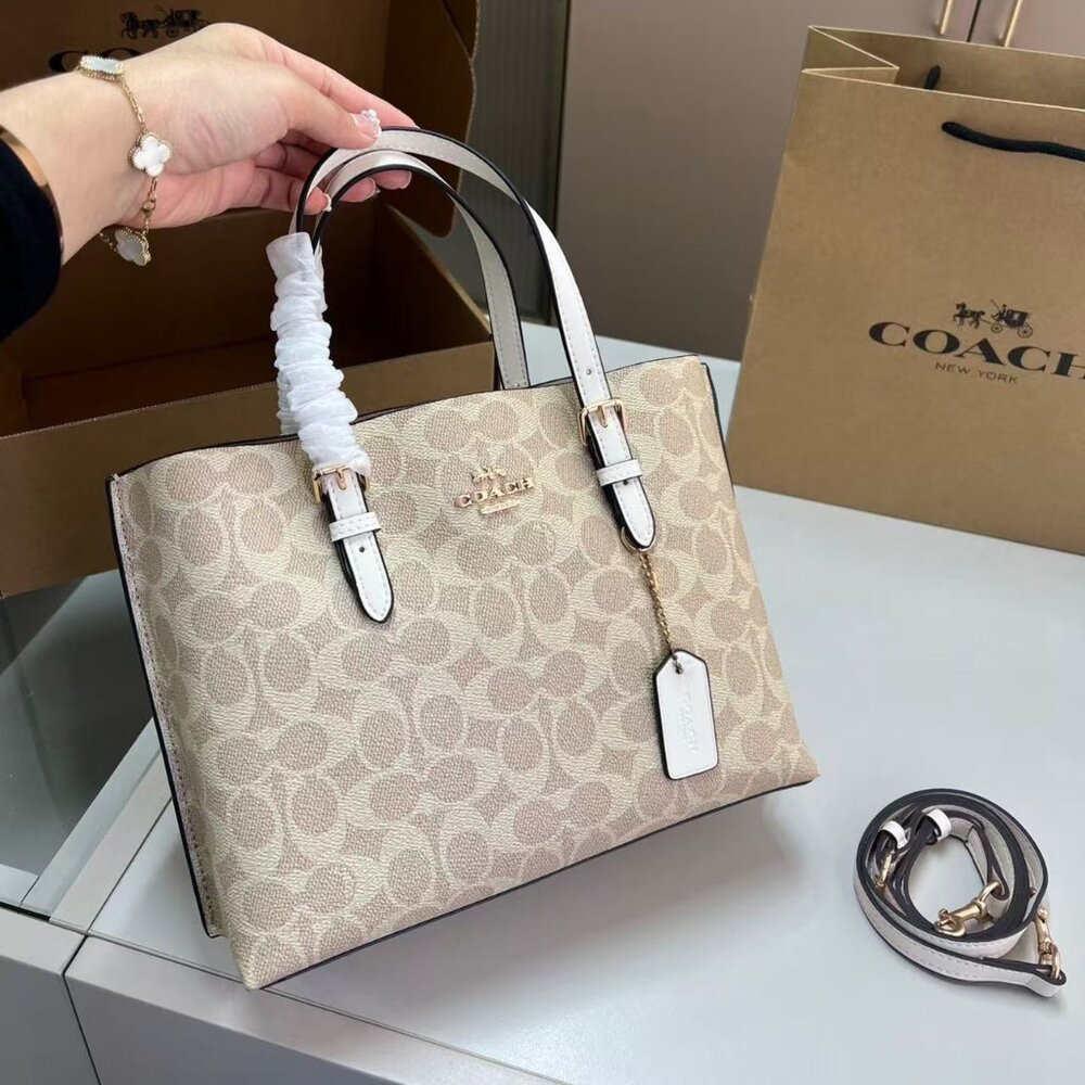 Coach's classic Mollie Tote bag Size: 25 x 22